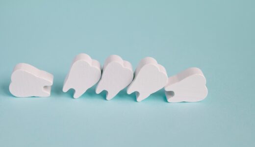 歯がボロボロすぎて歯医者に行けない…放置のリスクと信頼できる歯医者の選び方を解説